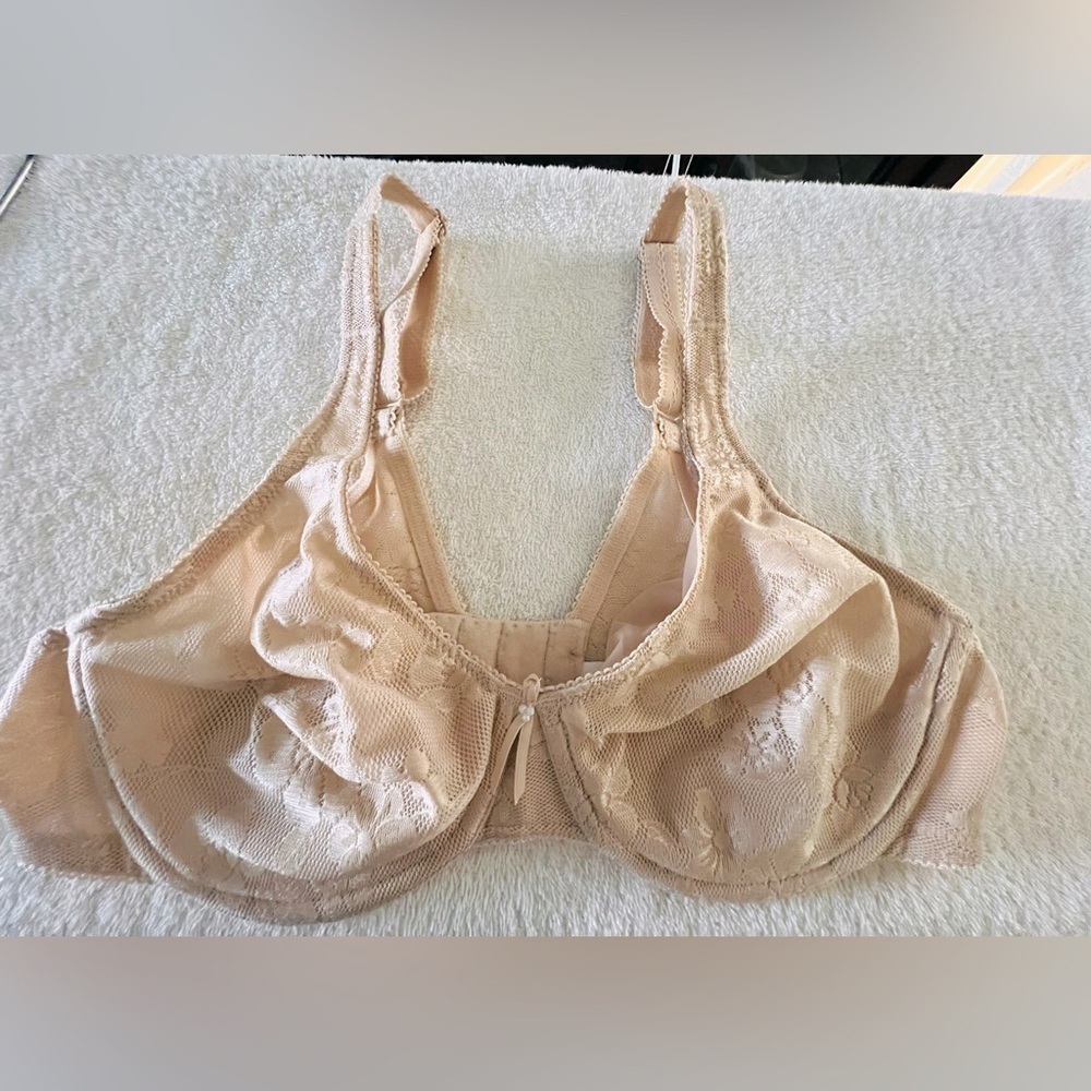 WACOAL 34C NUDE lace  Classic #85594 Coverage Underwire
NUDE/BEIGE Vintage style